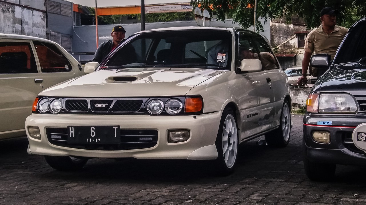 トヨタ EP82型スターレットは別格の速さだった！？ エントリーカーとは思えない高い実力を徹底レポート