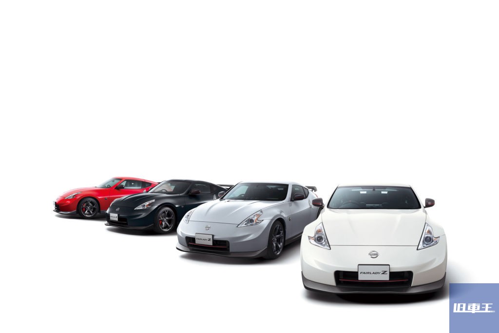 赤 黒 シルバー 白で並んだフェアレディZ