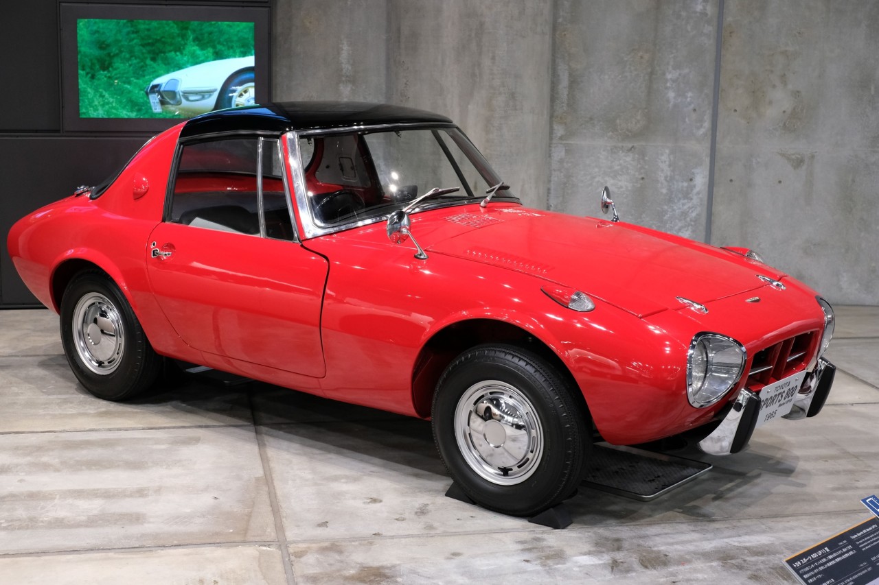 トヨタ スポーツ800「ヨタハチ」は究極の大衆スポーツカー！？ 脅威の燃費性能も実現した開発背景に迫る