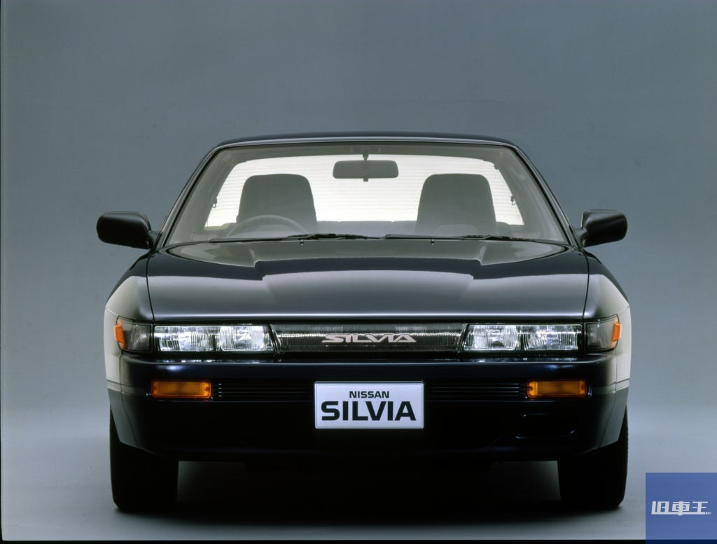 正面から見た２代目シルビア