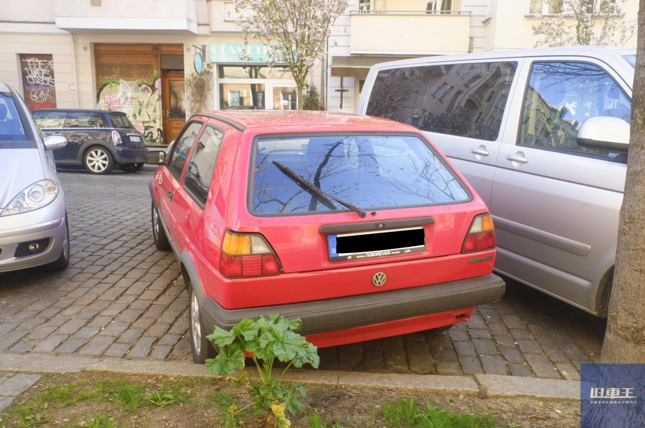 フォルクスワーゲン ゴルフガブリオレの後ろ姿