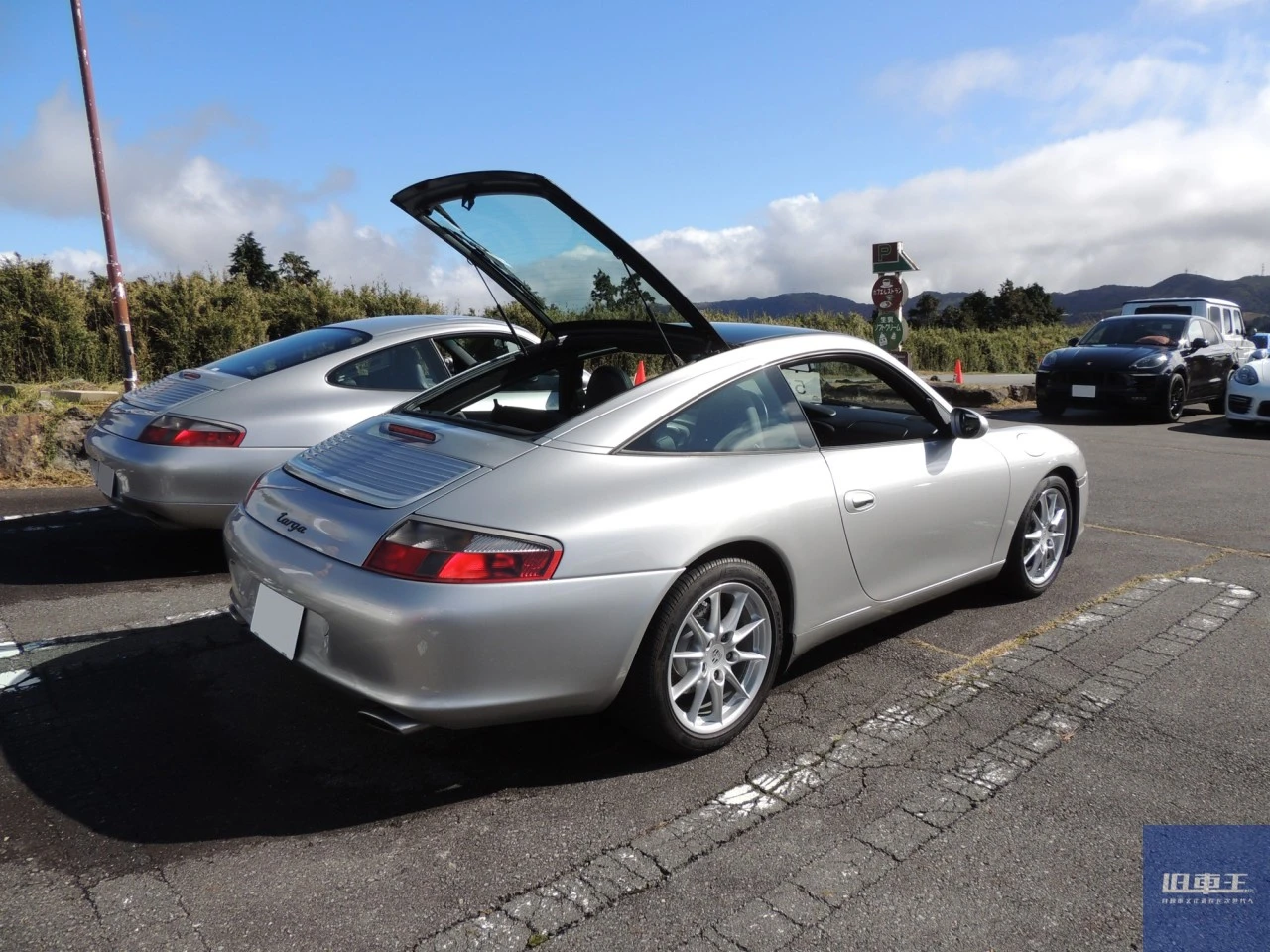 屋根を開けている996タルガ