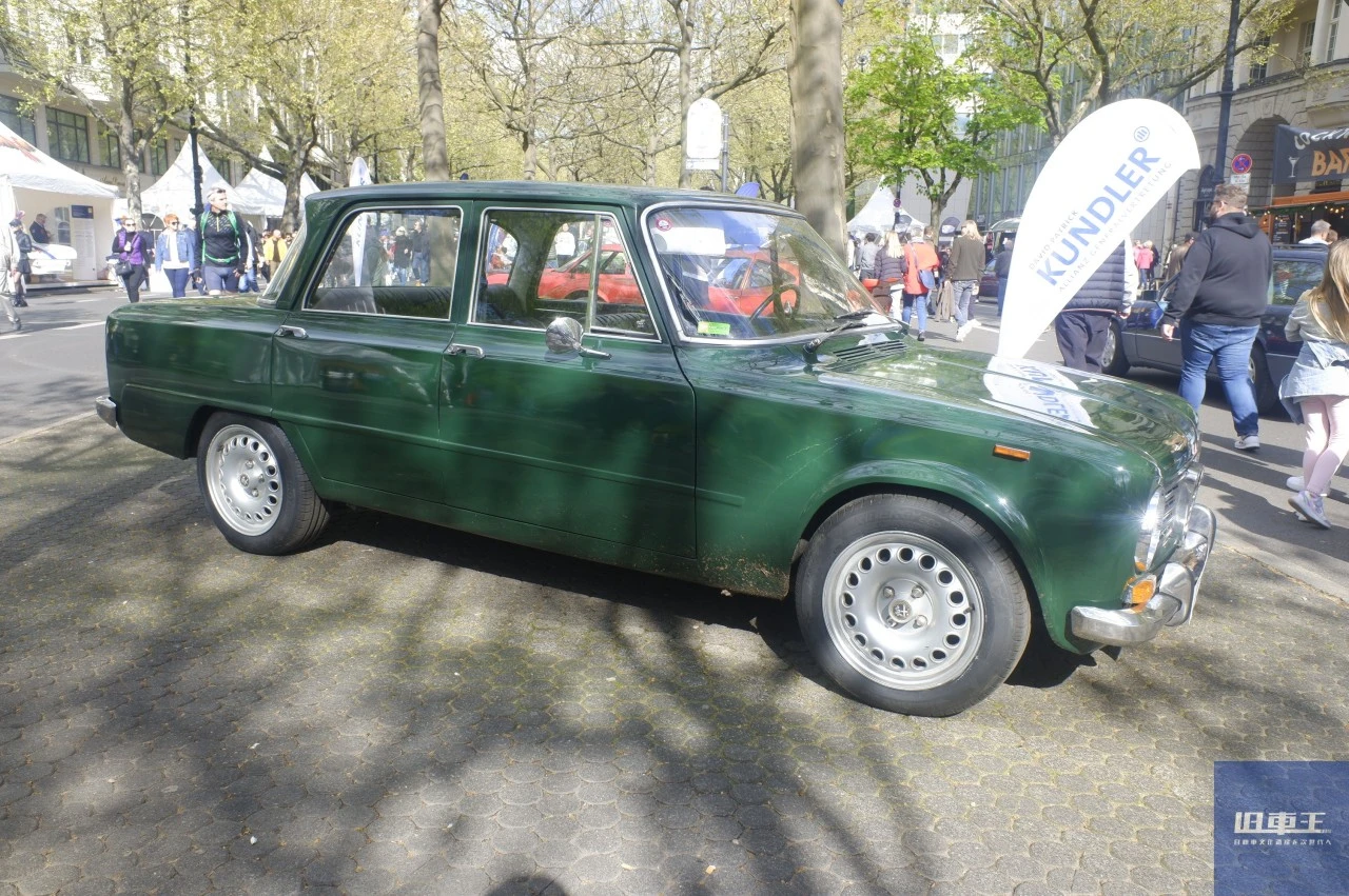 横から見たアルファ ロメオ 1300 ti