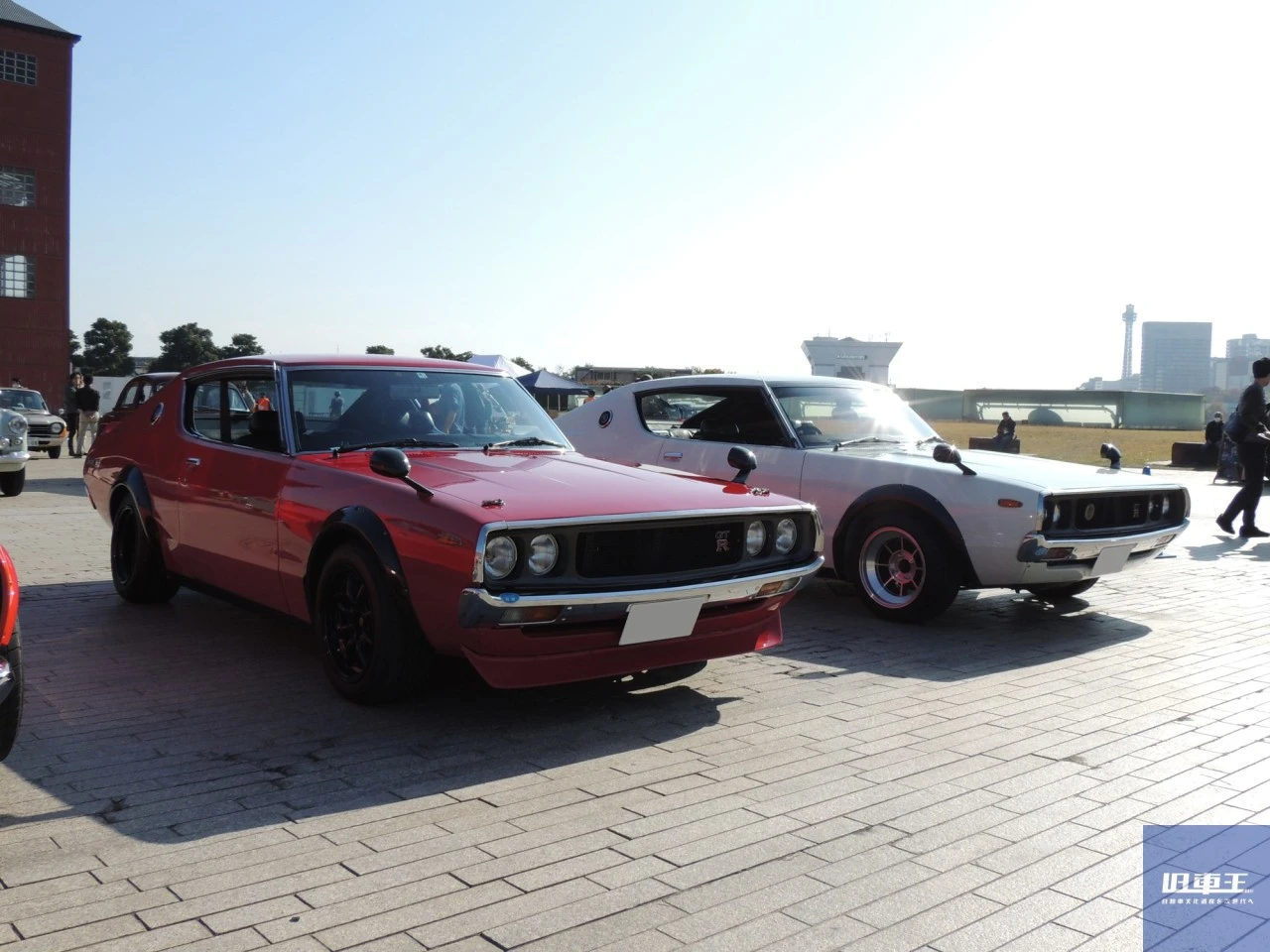 並んで停車する2台のケンメリ