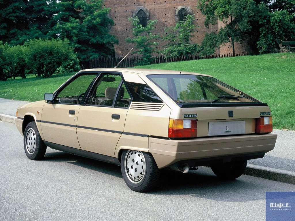 シトロエンの後ろ姿