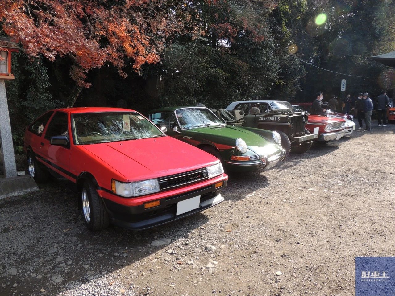 境内に並ぶ旧車