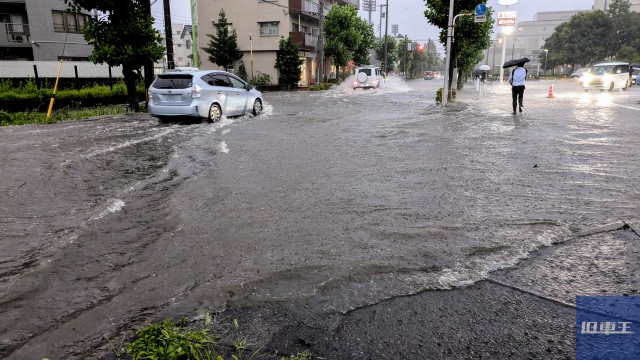 水が溜まっている道路