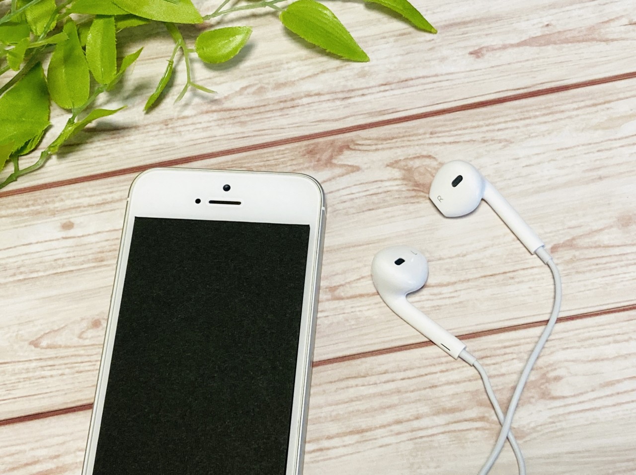 運転中にイヤホンを使うと法律違反になる？運転中のイヤホンの使用で法律違反になるケースについて詳しく解説！