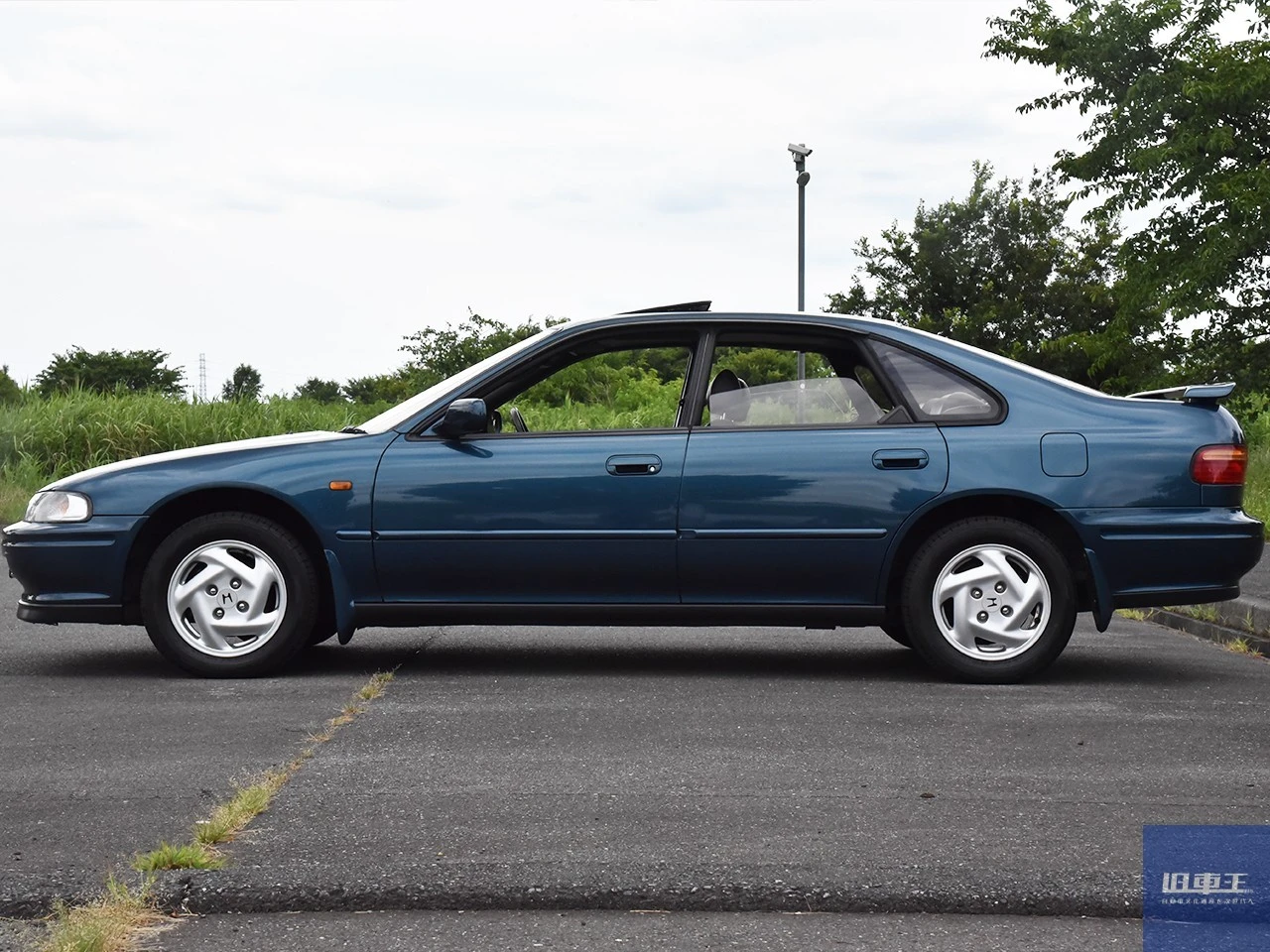 サイドから見たアスコットイノーバ