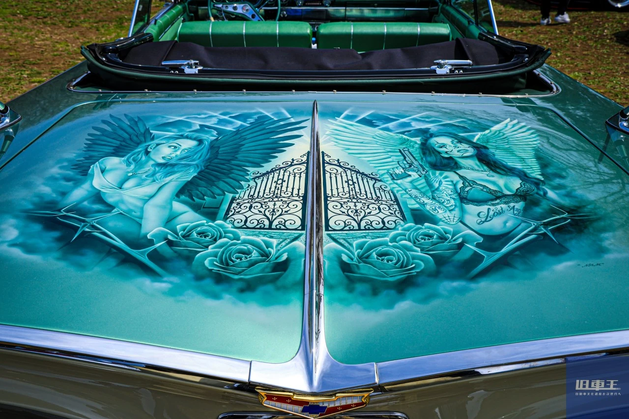 ペイントされたボンネット