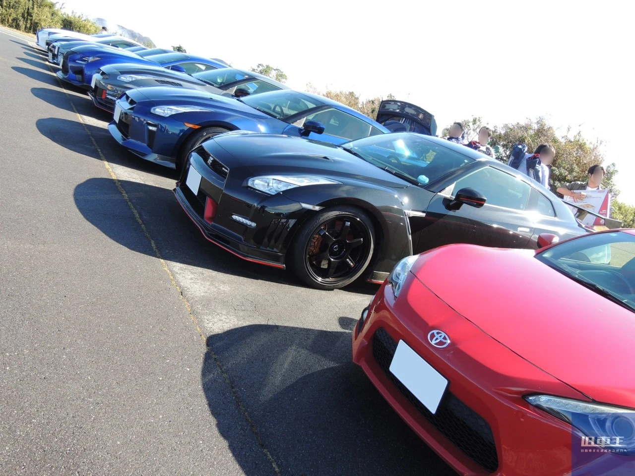 イベントで集まった車が並んでいる