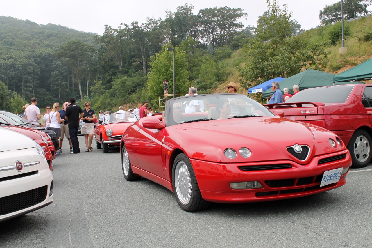 アルファロメオ・アルファスパイダー916の維持費は高い？内訳といくらかかるかを解説