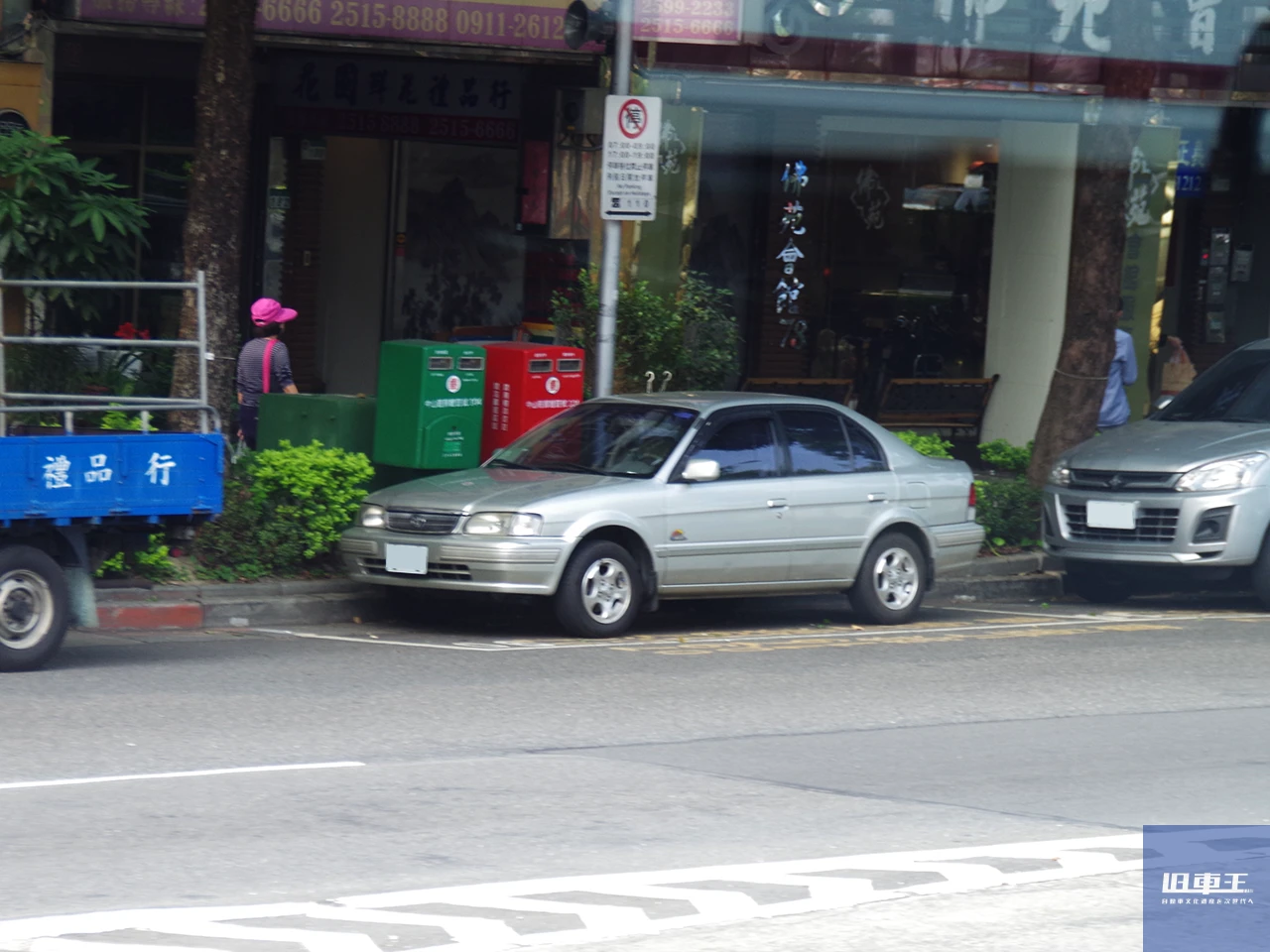 路上に停車するトヨタターセル