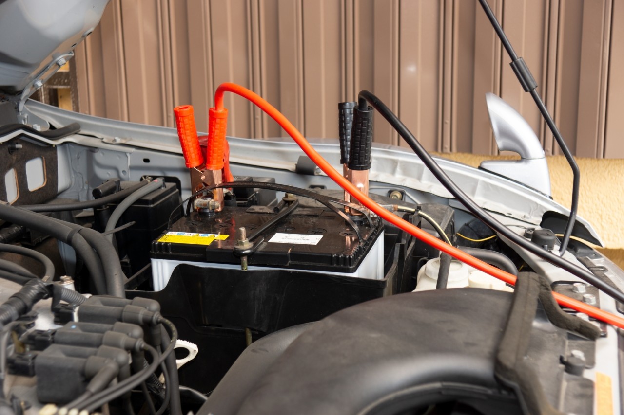 乗らないクルマのバッテリーは上がる？対策や上がったときの対処法を解説