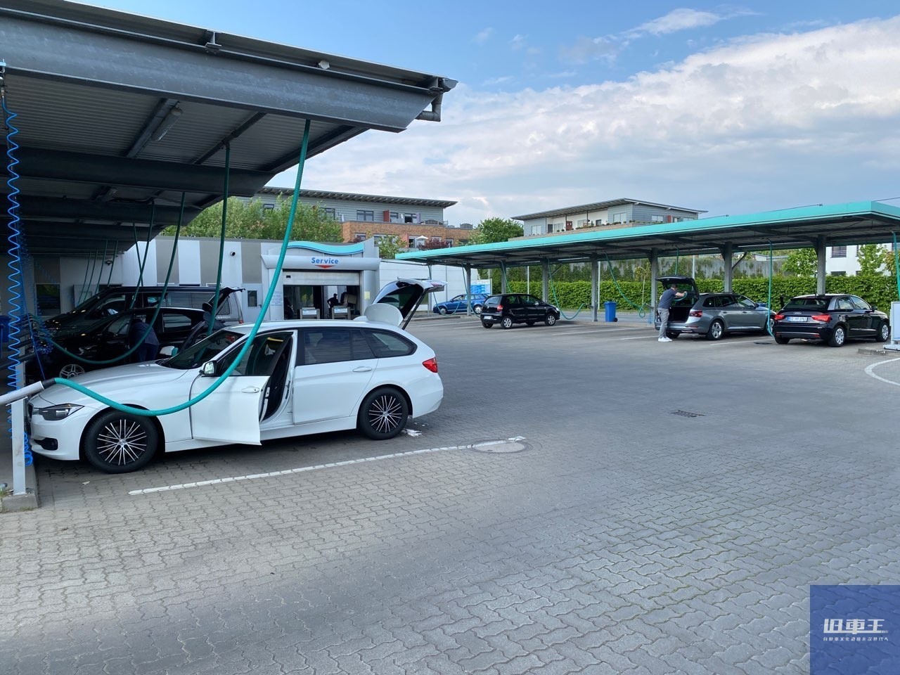 ドイツでは自分の敷地で洗車しても罰金に!? 納得の理由とは