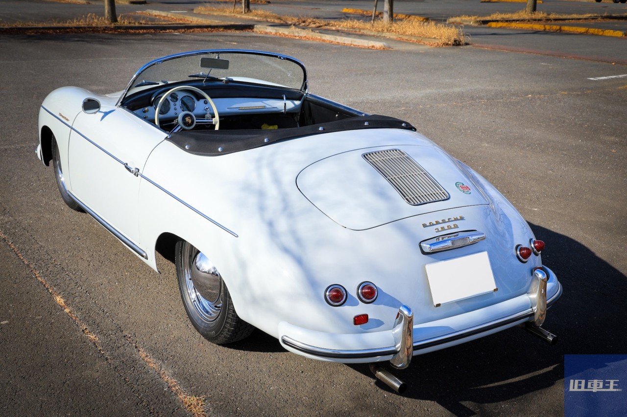 ポルシェ356を斜め後ろから見た全体像