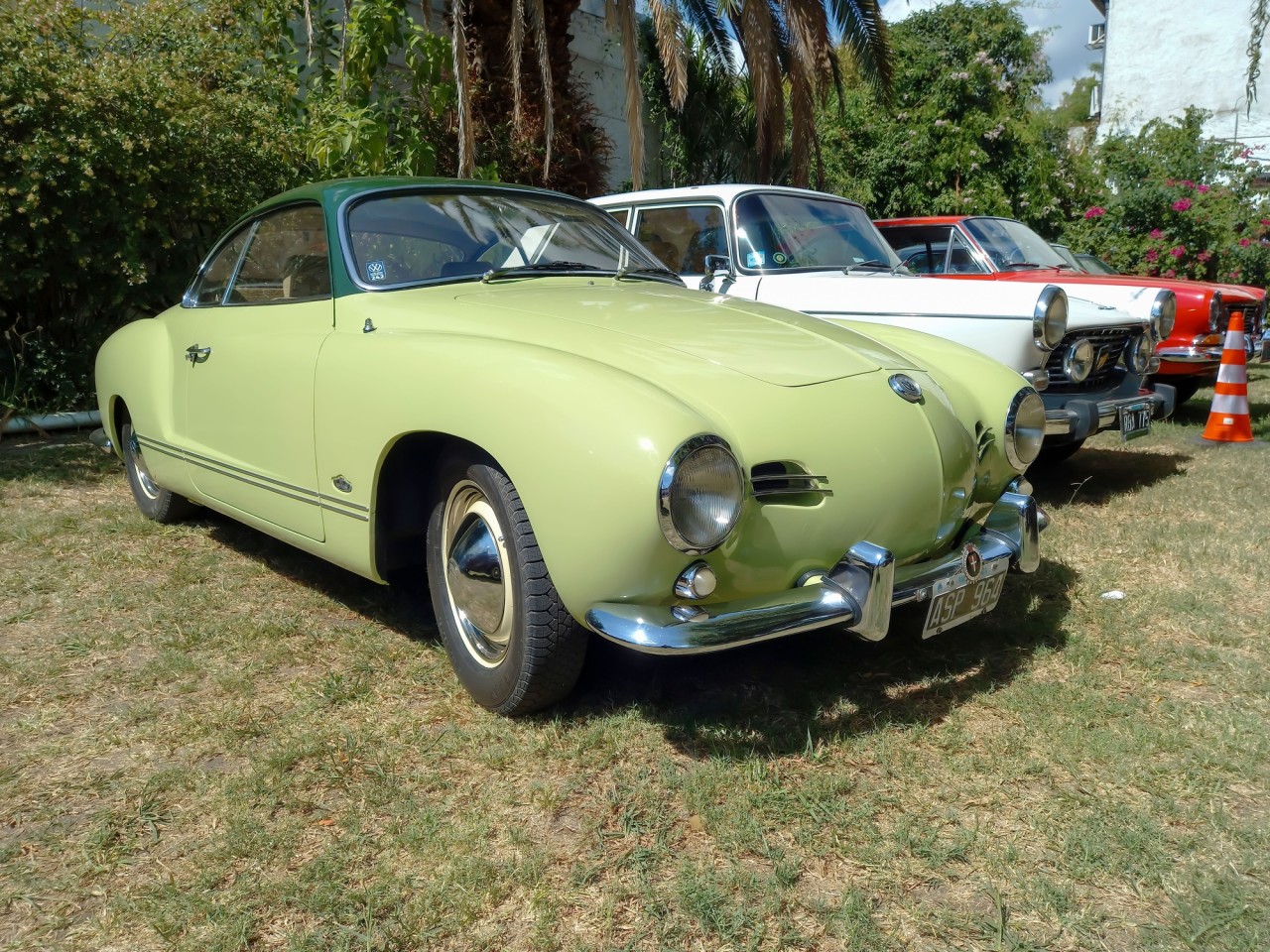 ベースがビートルとは思えない！ 流麗なボディラインが魅力的なカルマンギア