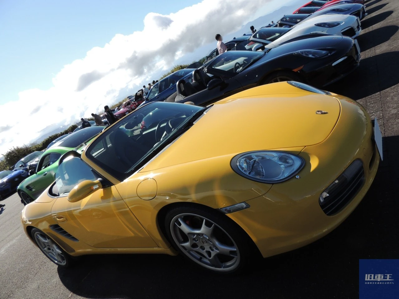 黄色いポルシェ ボクスター