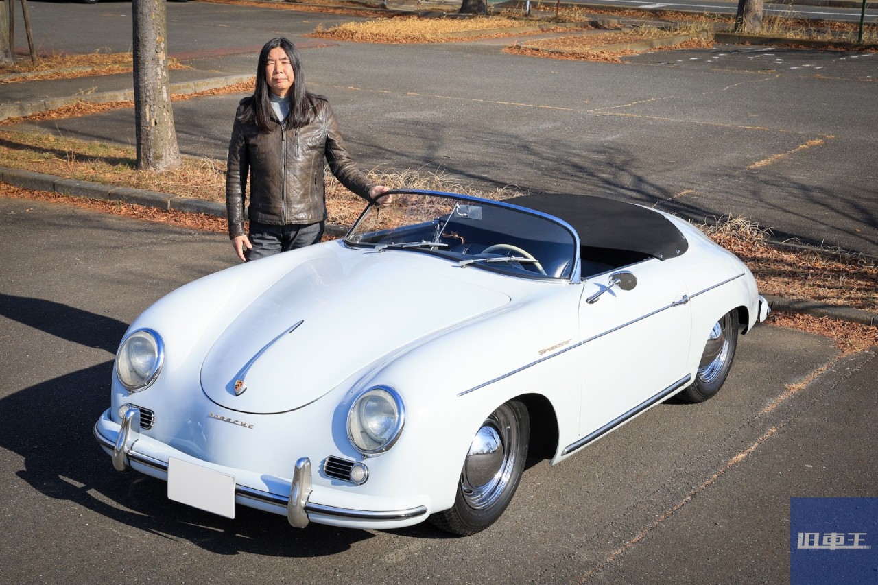 ポルシェ356の横に立つSAWAさん