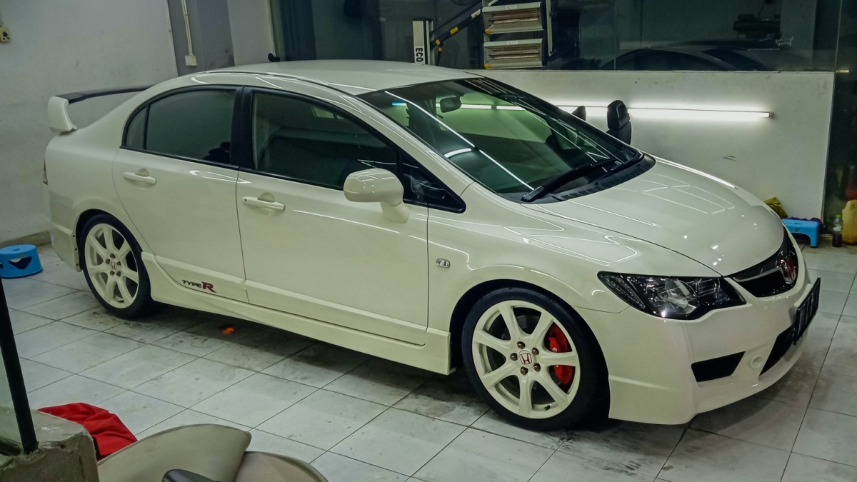 4ドアになってもFF最強！FD2型シビックタイプRの中古車事情とは？