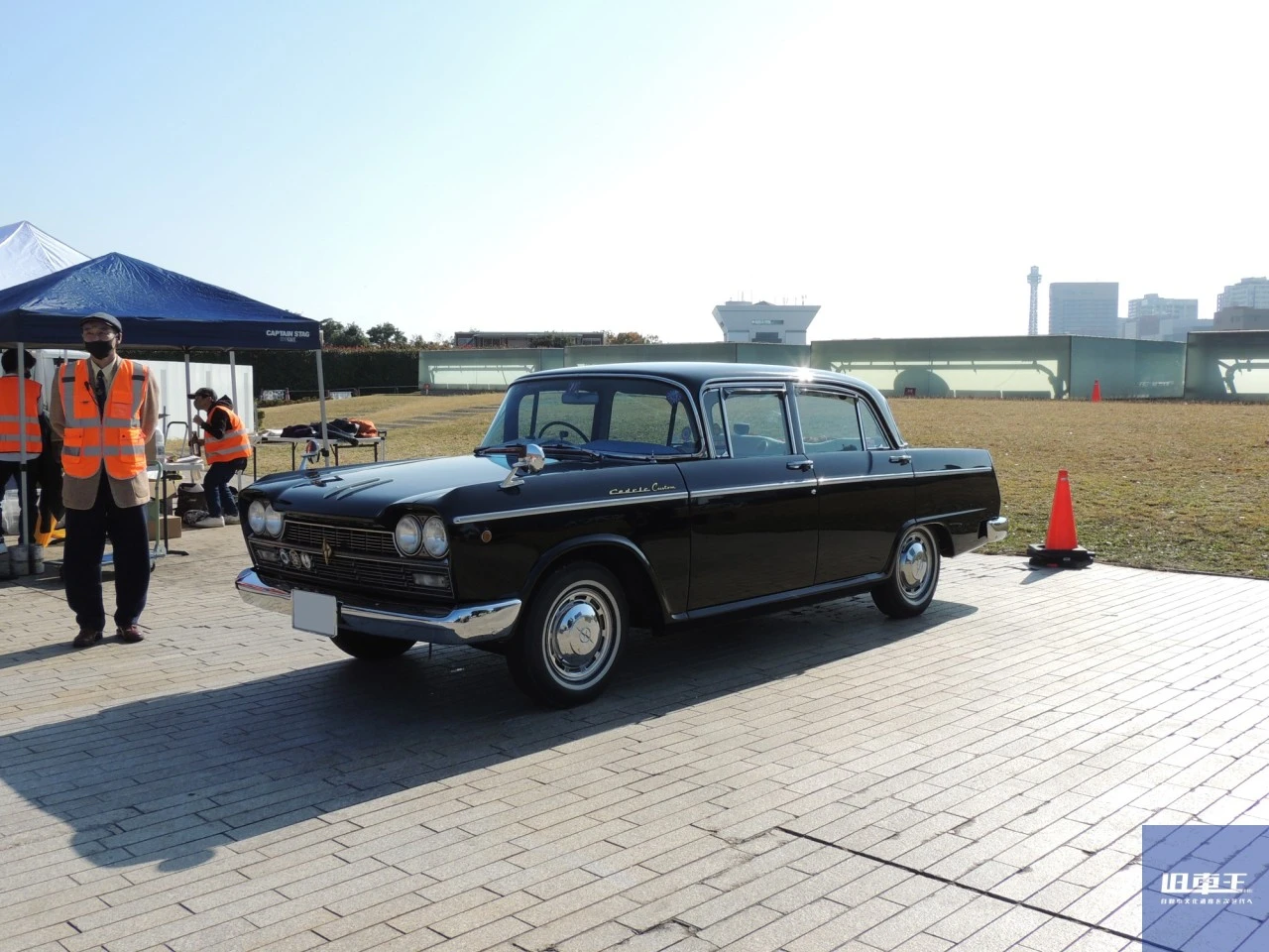 黒い初代セドリック