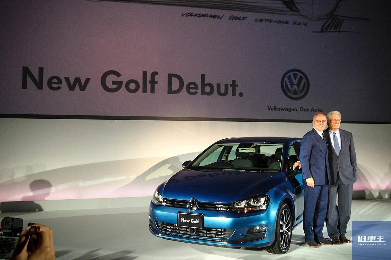 撮影のために笑顔を向けるジウジアーロ氏