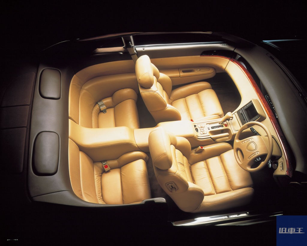 上から見たユーノスコスモの内装