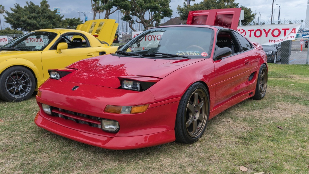 国産車初の市販ミッドシップ「MR2」は後期型で完成した！？ 前期からの変更点や魅力に迫る