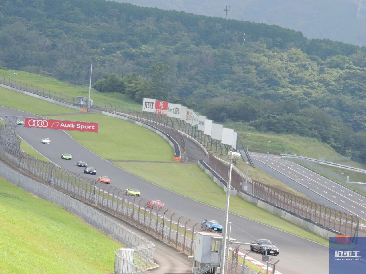 パレードランが行われているサーキットコース