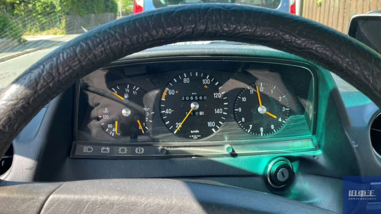 240Dのハンドルとメーター