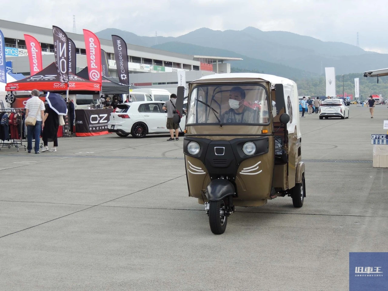イベントタクシーとして会場内を走るトゥクトゥク