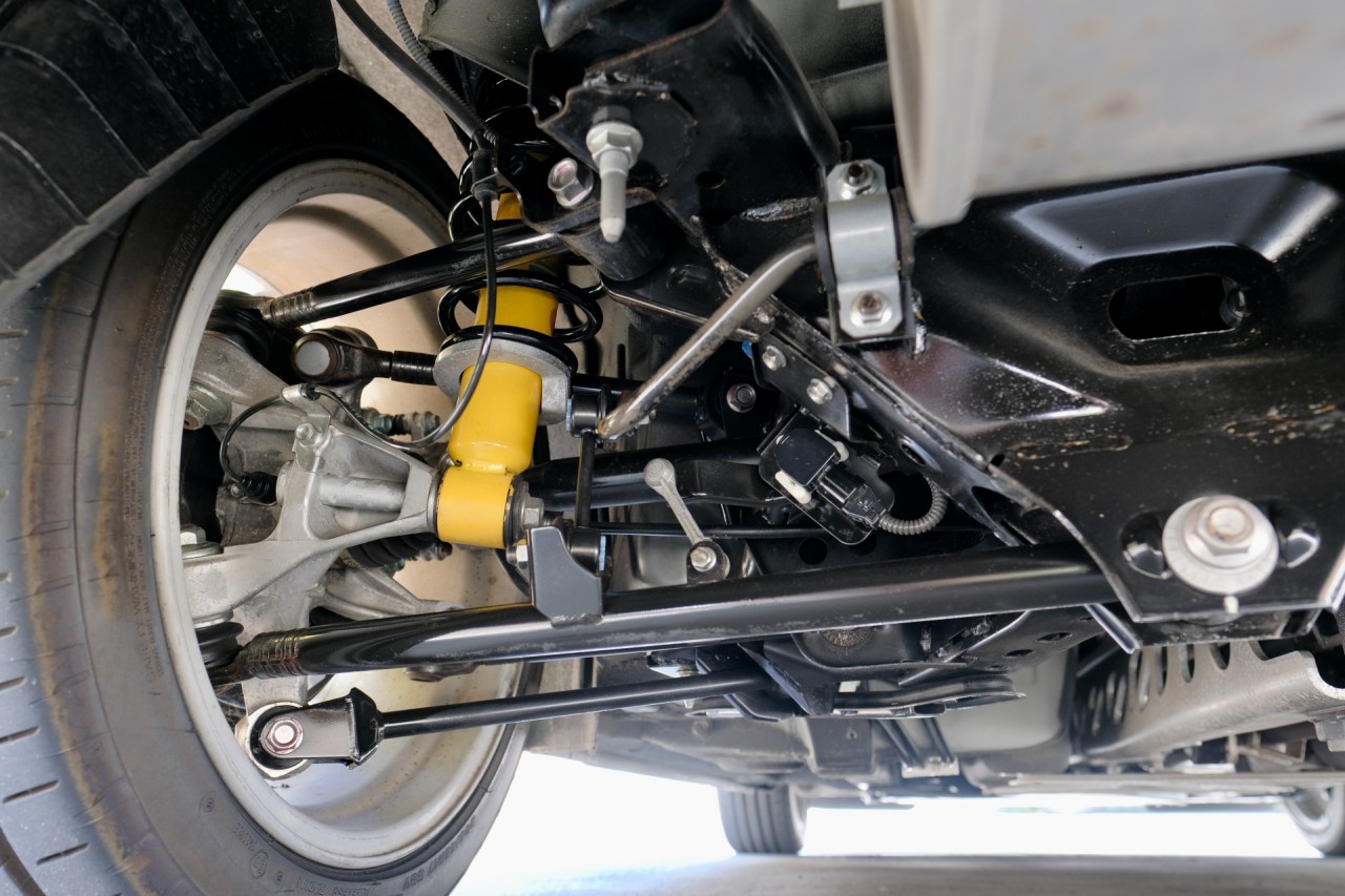 車のスタビライザーとは？構造・セッティング・交換時期の目安などを解説