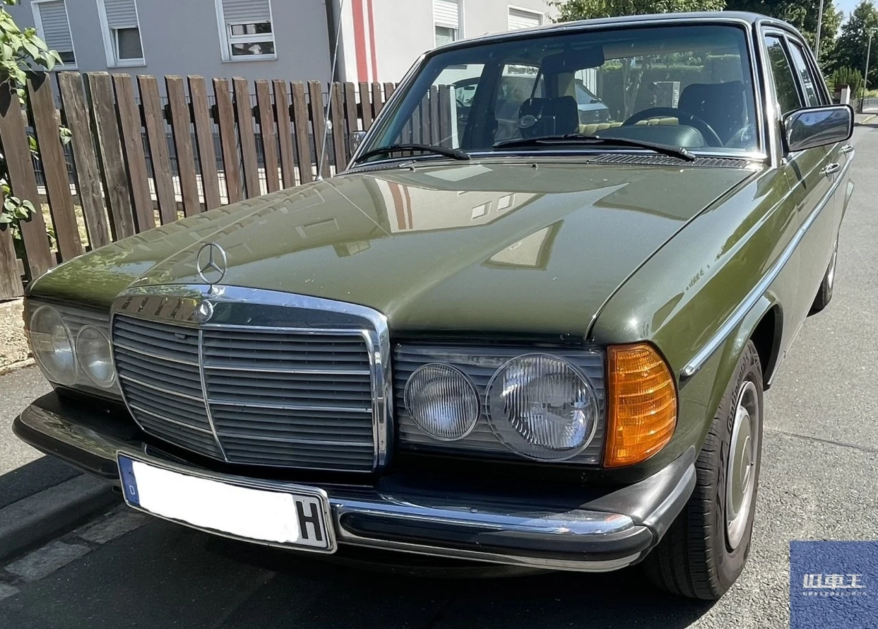 ヴィルヘルムさん所有のベンツ240D