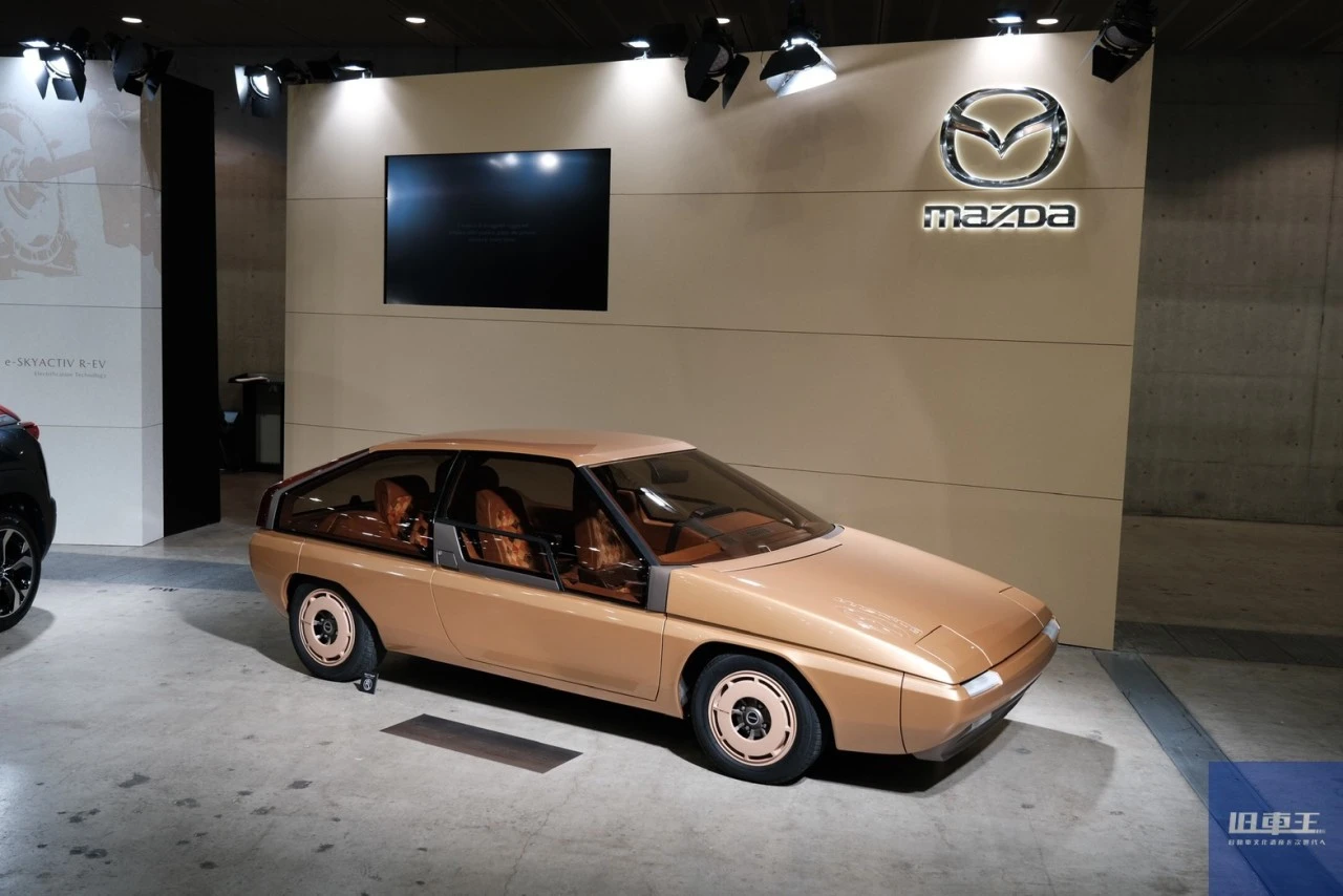 展示されているマツダ・MX-81