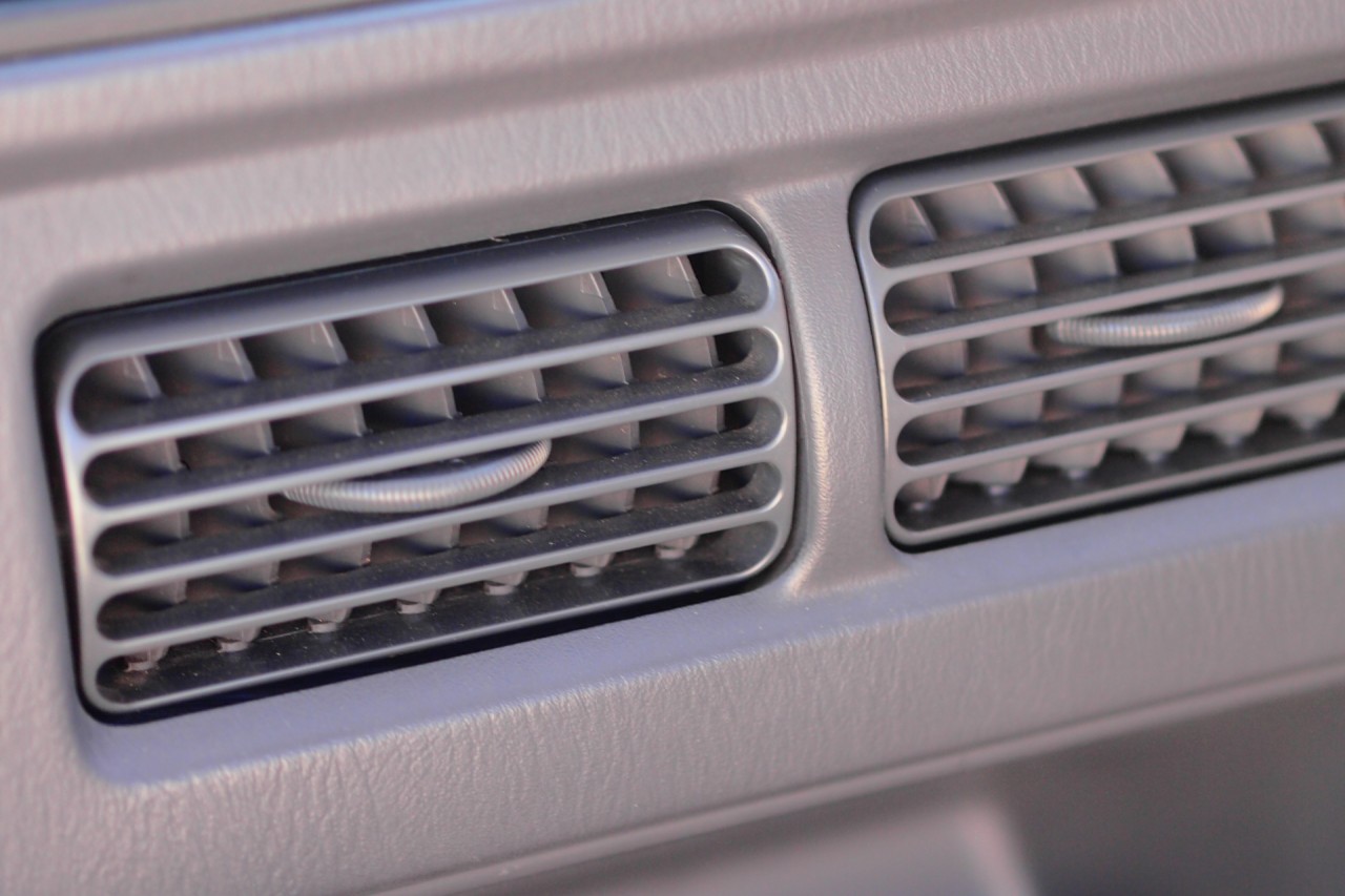 旧車にエアコンを取り付けできるのか？旧車のエアコンで起こりやすいトラブルも紹介