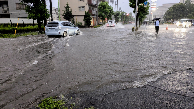 車の自然災害での水没は車両保険で補償される？補償範囲や保険料の影響を解説