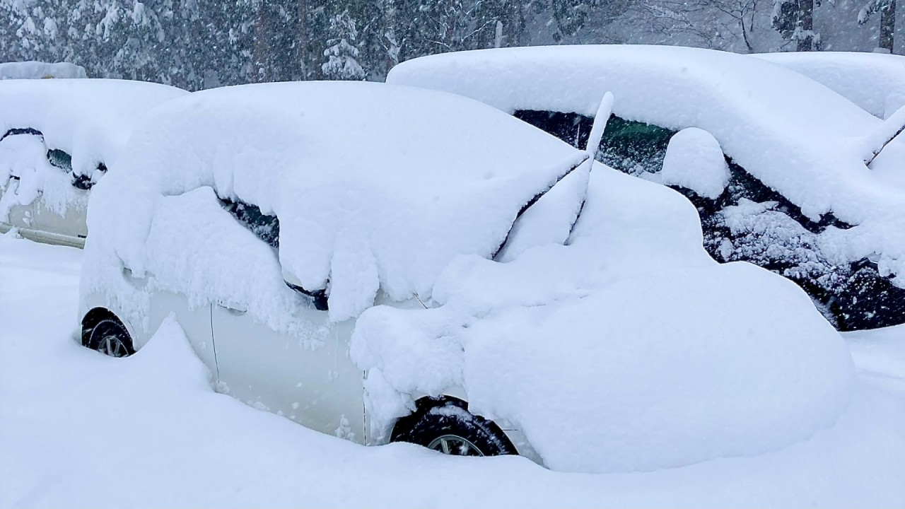 車のマフラーが雪で埋まると危険！マフラーの雪対策を解説！
