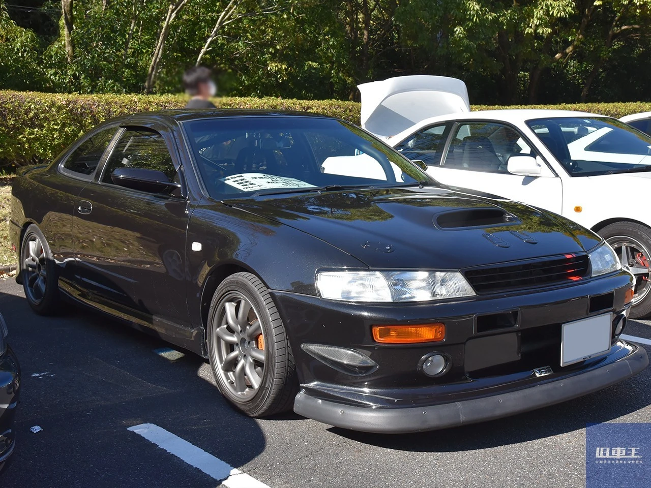 カスタムされた黒い車