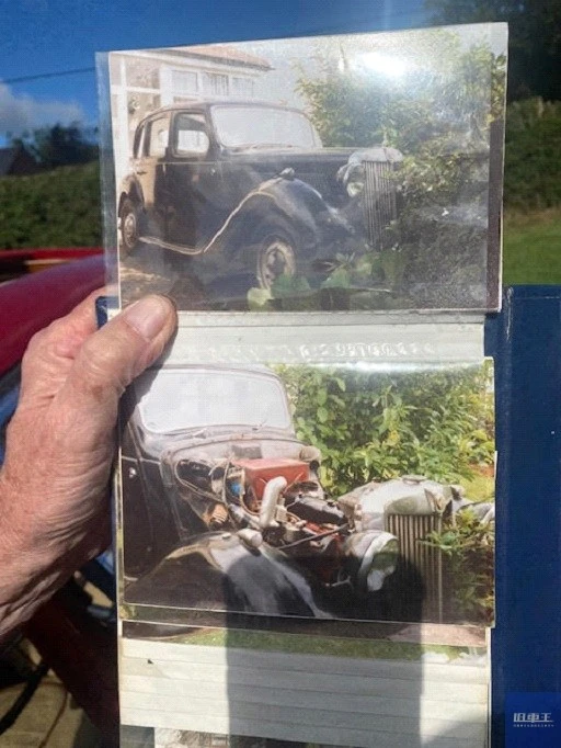 錆びてしまったMGが写った古い写真