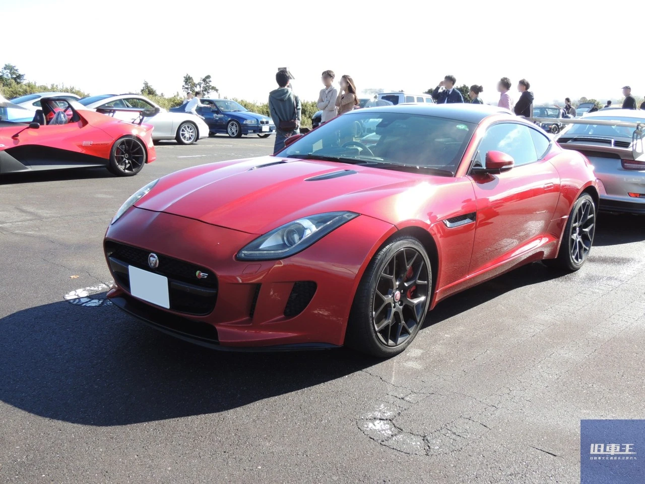真っ赤なジャガー F type