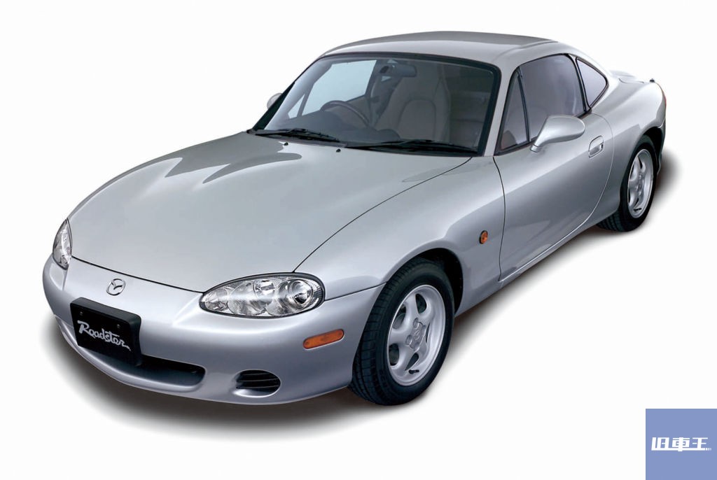 シルバーのロードスタークーペ