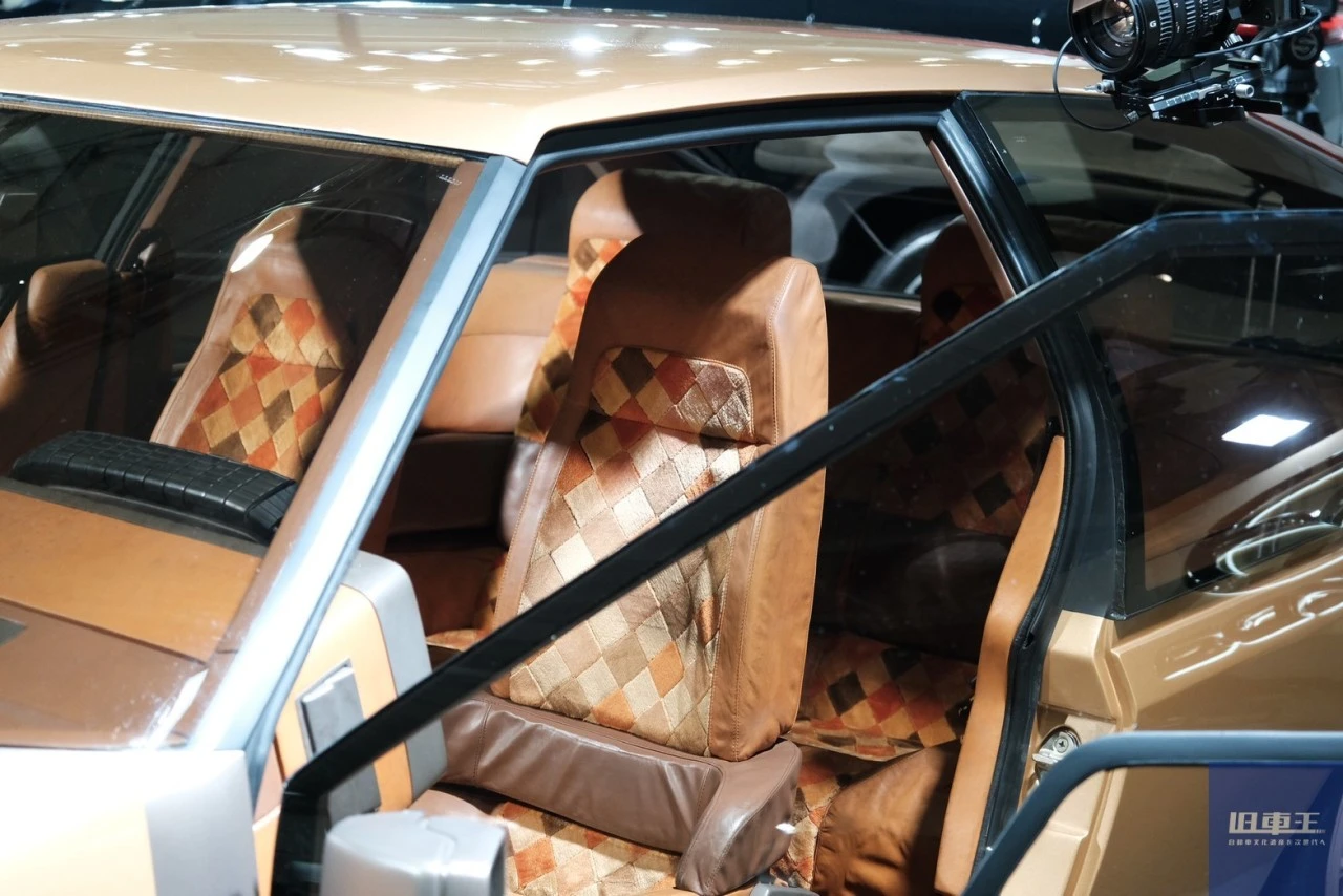 マツダ・MX-81の内装デザイン