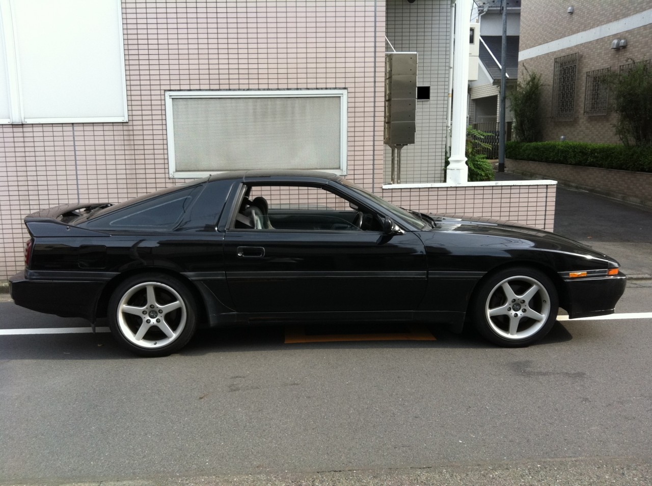 トヨタ 70型スープラの維持費は高い？内訳や目安を解説