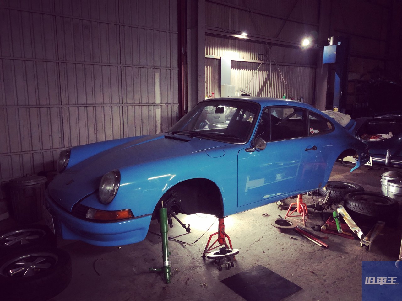修理中の1973年式ポルシェ911S