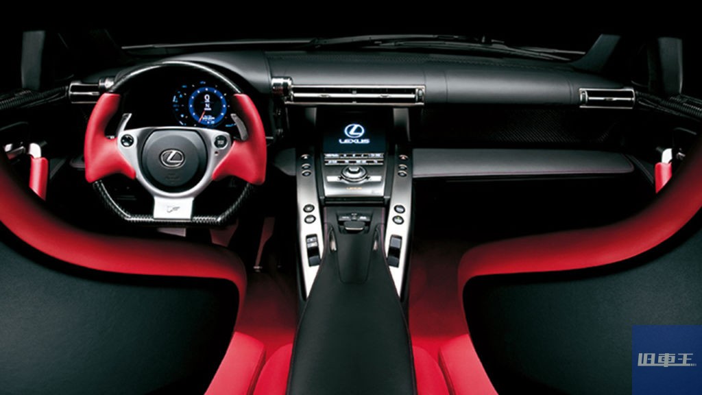 LEXUS LFAの赤と黒の内装