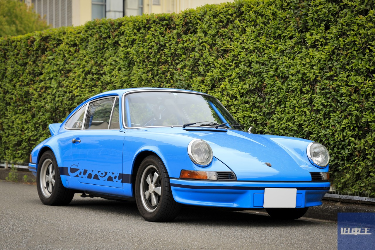 路上に停車している1973年式ポルシェ911S