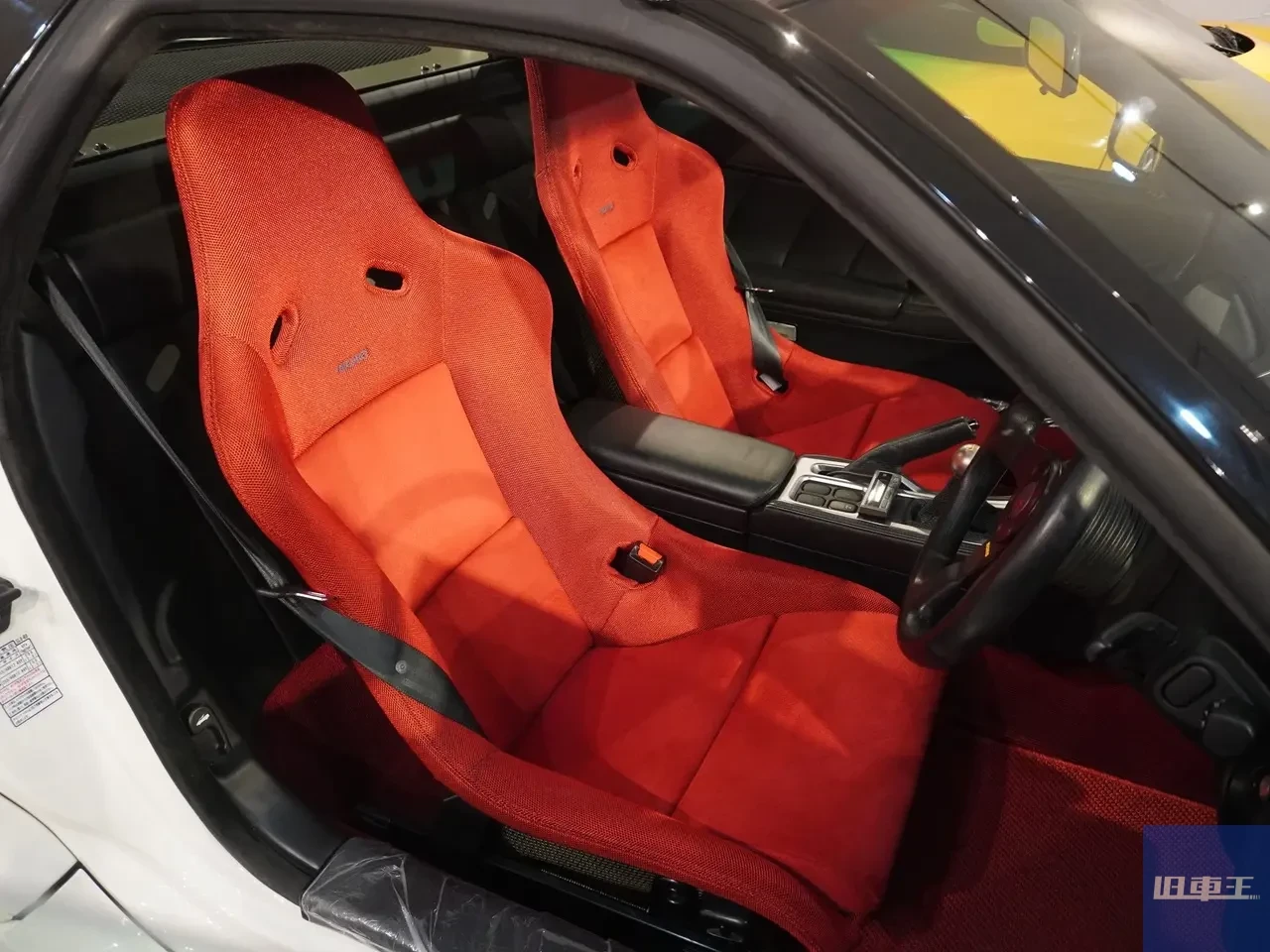 真っ赤なレカロシート