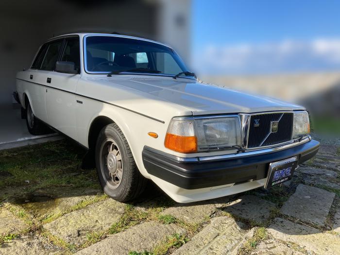 ボルボと言えばこの形 生産終了後30年近く経っても色褪せない四角いフォルムvolvo 240 旧車買取 売却査定の旧車王