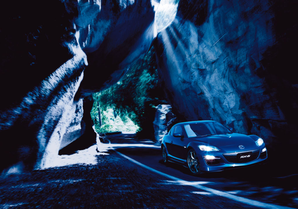 世界最後のロータリーエンジンの魅力を味わえる。マツダ「RX-8」の走り