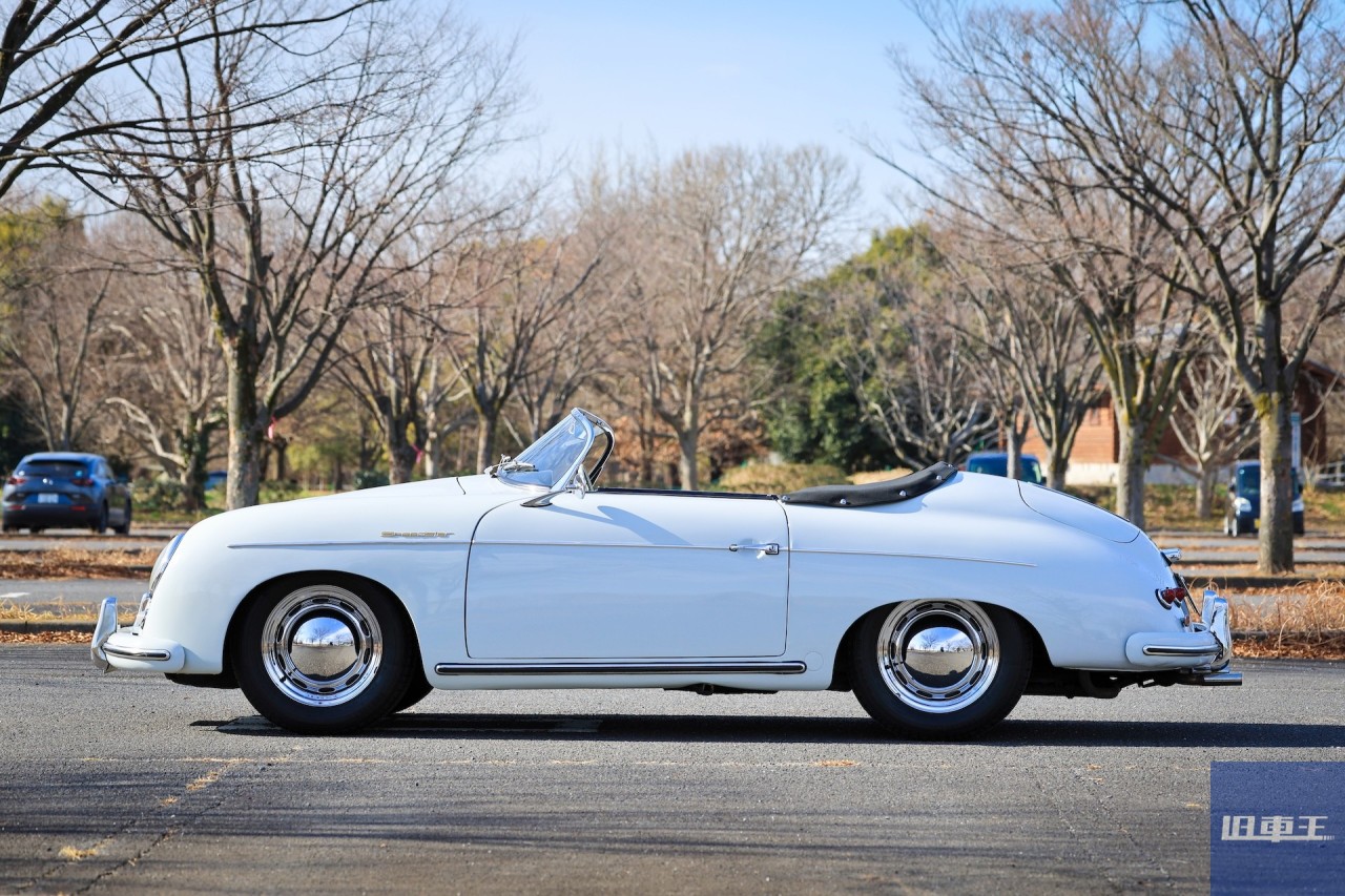 真横から見たポルシェ356